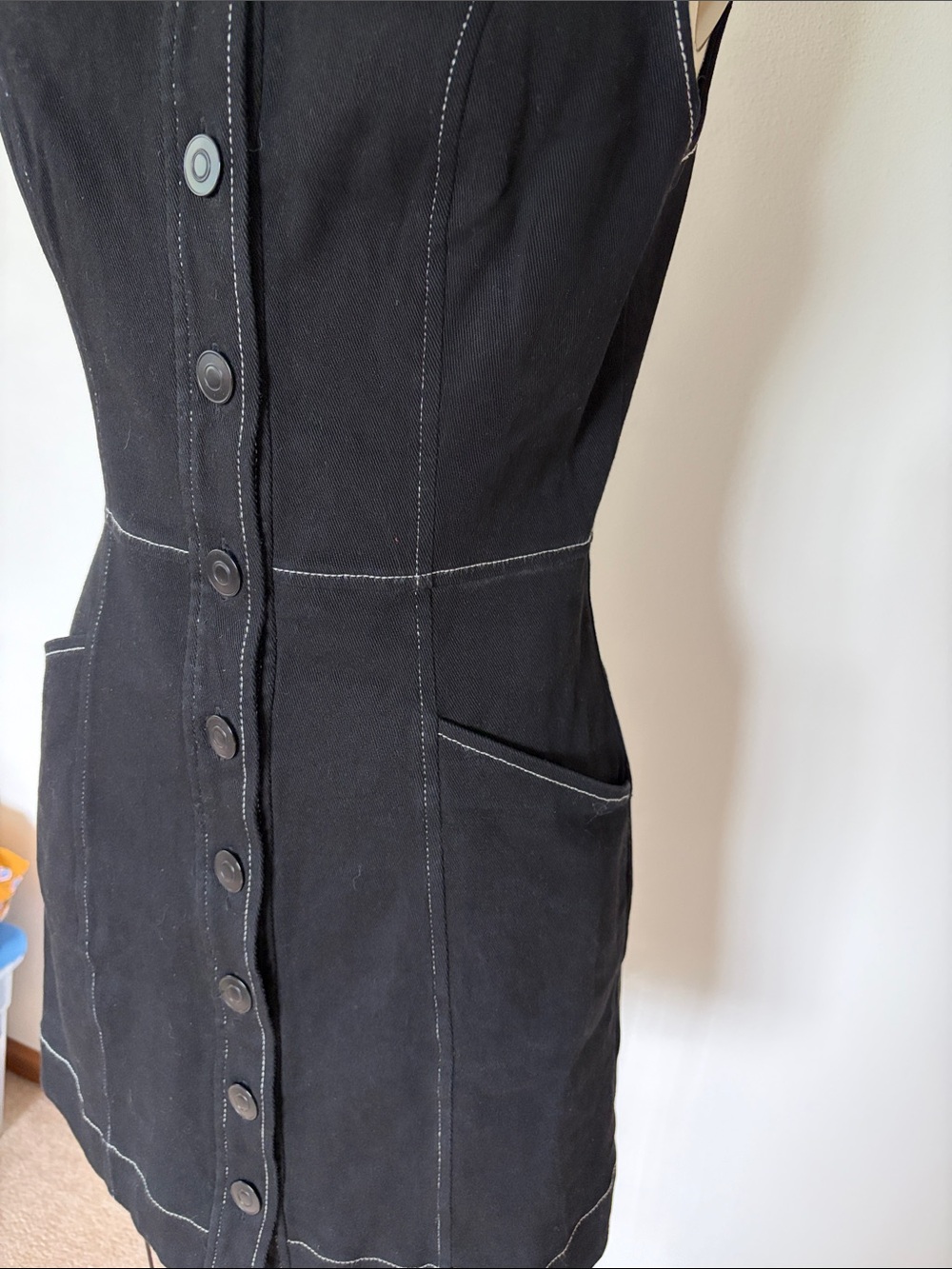 ModCloth Black Snap-Front Sleeveless Dress - Picture 4 of 6